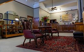 Gardner Hotel & Hostel